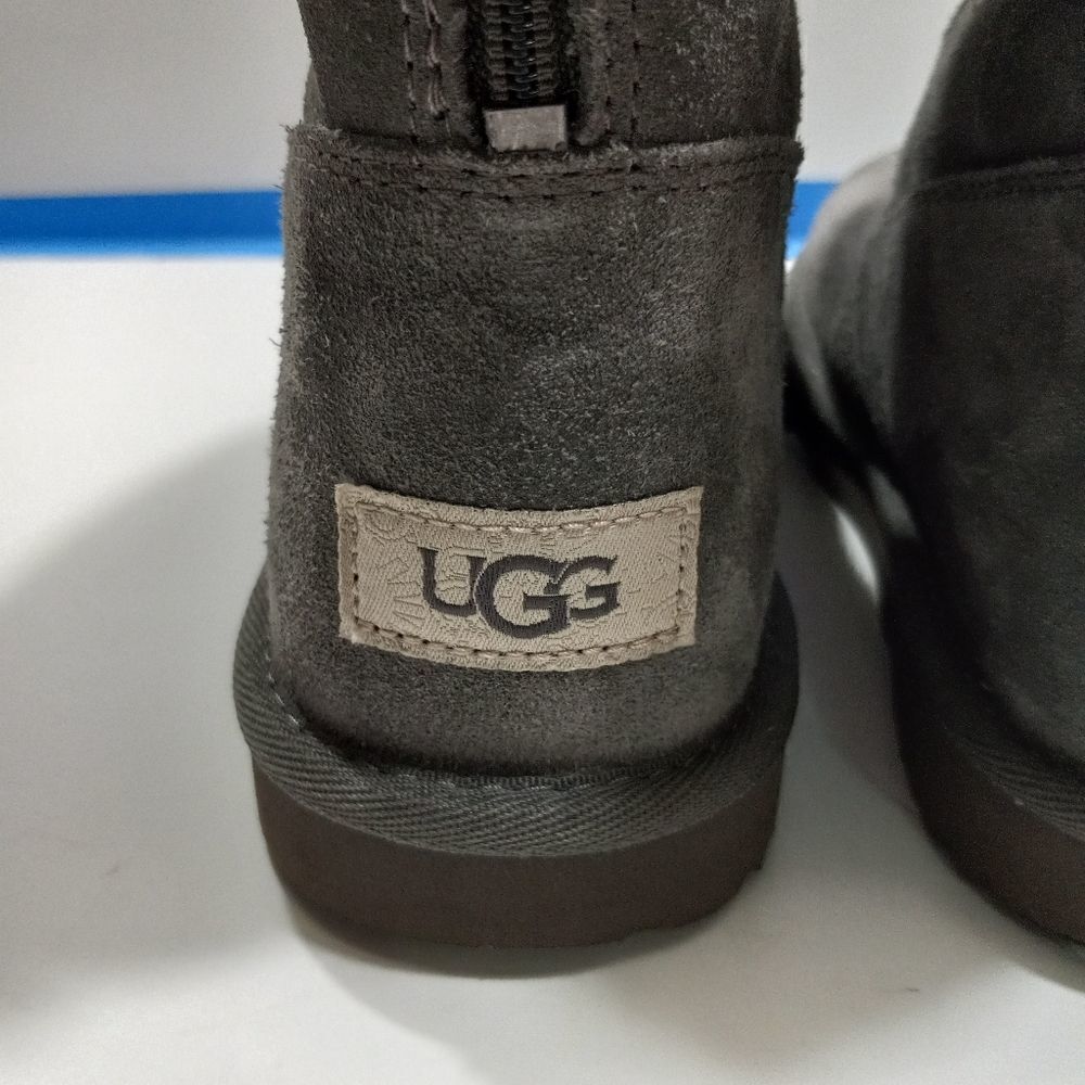UGG Classic Short II - Picture 4 of 12